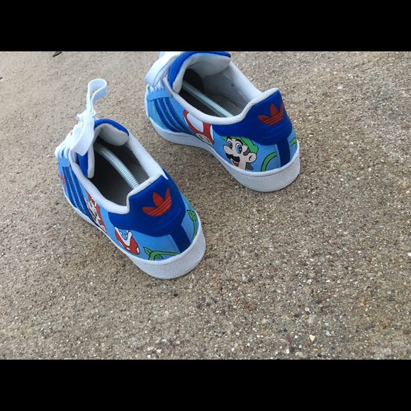 Custom Mario shoes - Picture 5 of 6